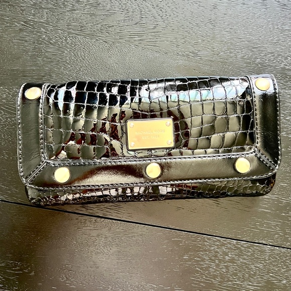 Michael Kors BLACK Patten Leather Croc Embossed Clutch Gold Chain Logo CC Wallet - Picture 9 of 16